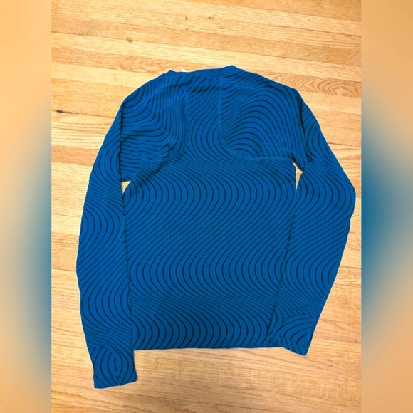 Athelta momentum Long Sleeve Shirt - Picture 5 of 5